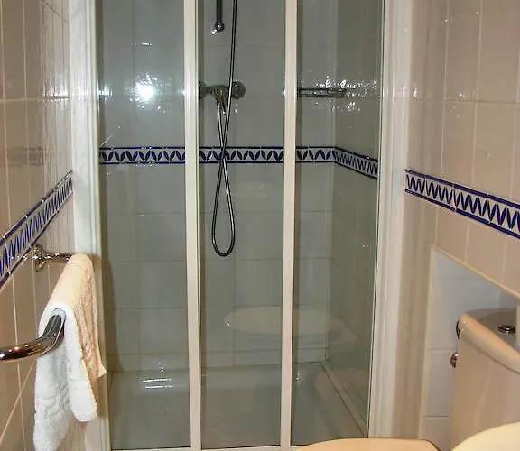 Urb. La Hacienda, 16 *