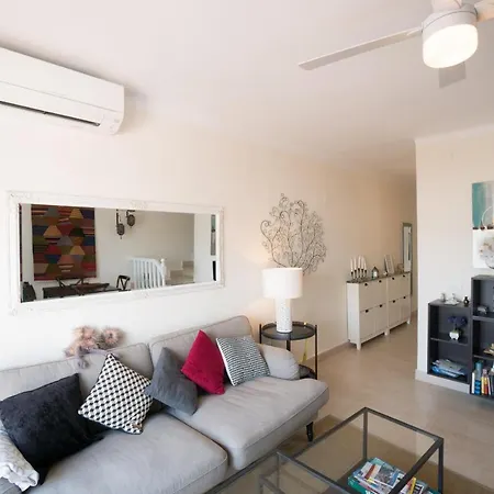 Urb. La Hacienda, 16 Apartment *