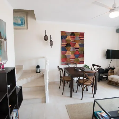 Urb. La Hacienda, 16 * Nerja