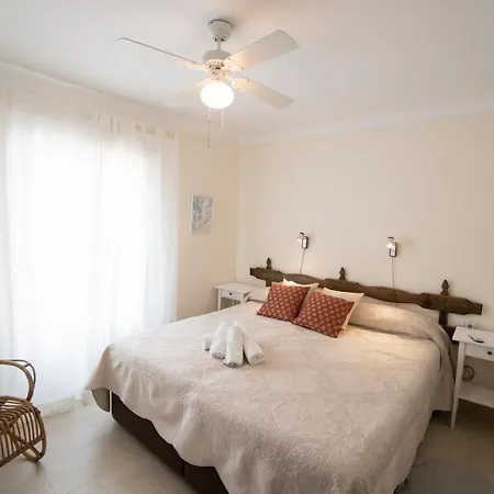 Urb. La Hacienda, 16 *