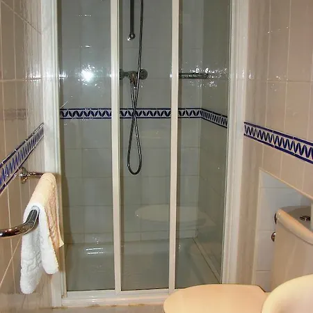 Urb. La Hacienda, 16 *