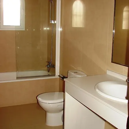 Urb. La Hacienda, 16 *