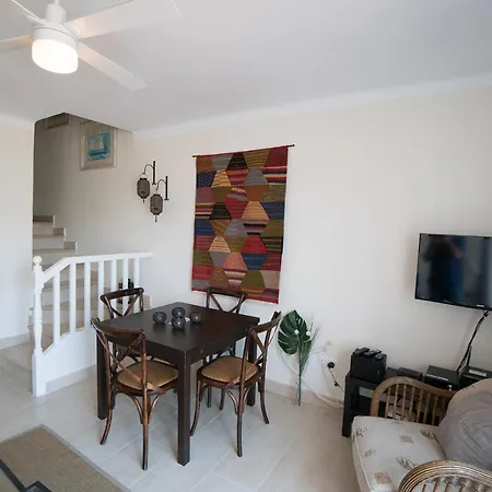 Urb. La Hacienda, 16