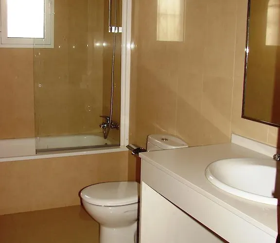 Urb. La Hacienda, 16 *