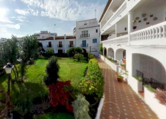 Urb. La Hacienda, 16