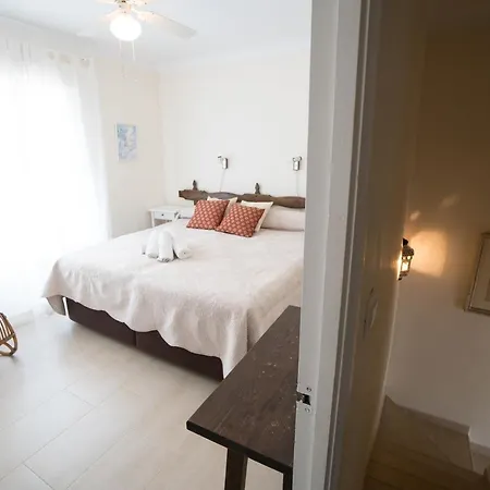 Urb. La Hacienda, 16 נרחה