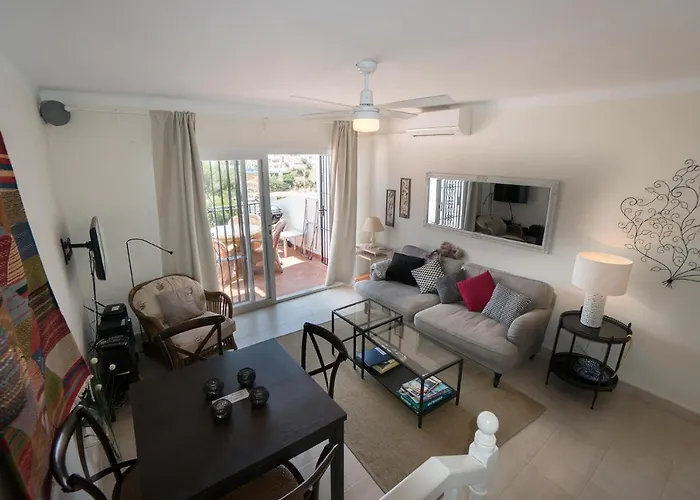 Urb. La Hacienda, 16