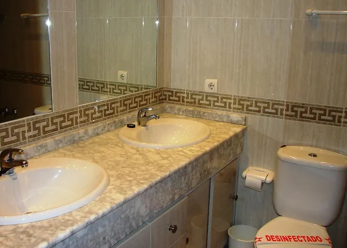 Urb. La Hacienda, 16 * Nerja